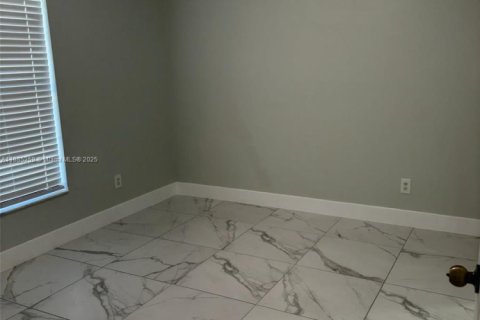 House in Lehigh Acres, Florida 3 bedrooms № 1933158 - photo 11