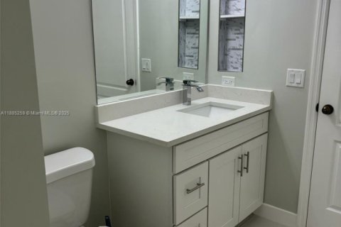 House in Lehigh Acres, Florida 3 bedrooms № 1933158 - photo 13