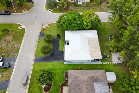 Casa en venta en Tamarac, Florida, 3 dormitorios, 135.17 m2 № 1696822 - foto 24