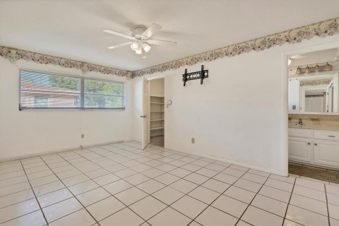 House in Lehigh Acres, Florida 3 bedrooms, 160.26 sq.m. № 1869748 - photo 15