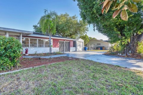 House in Lehigh Acres, Florida 3 bedrooms, 160.26 sq.m. № 1869748 - photo 2