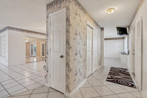 House in Lehigh Acres, Florida 3 bedrooms, 160.26 sq.m. № 1869748 - photo 4