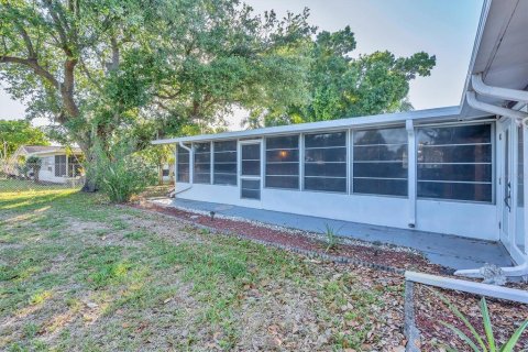 House in Lehigh Acres, Florida 3 bedrooms, 160.26 sq.m. № 1869748 - photo 23