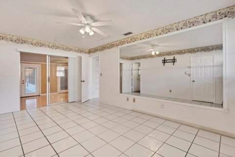 House in Lehigh Acres, Florida 3 bedrooms, 160.26 sq.m. № 1869748 - photo 16