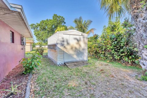 House in Lehigh Acres, Florida 3 bedrooms, 160.26 sq.m. № 1869748 - photo 24
