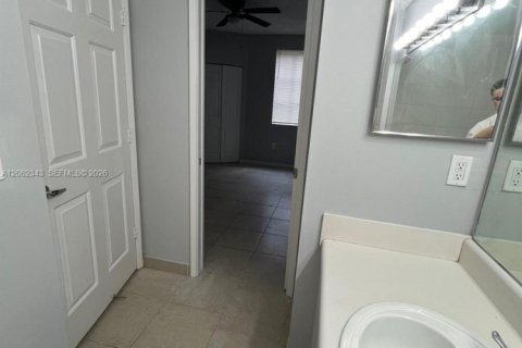 Copropriété à louer à Tamarac, Floride: 1 chambre, 64.2 m2 № 2270377 - photo 8