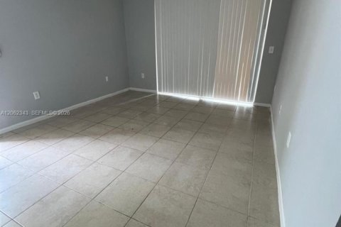 Copropriété à louer à Tamarac, Floride: 1 chambre, 64.2 m2 № 2270377 - photo 4