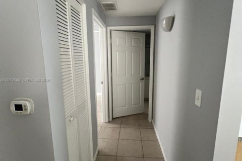 Copropriété à louer à Tamarac, Floride: 1 chambre, 64.2 m2 № 2270377 - photo 6