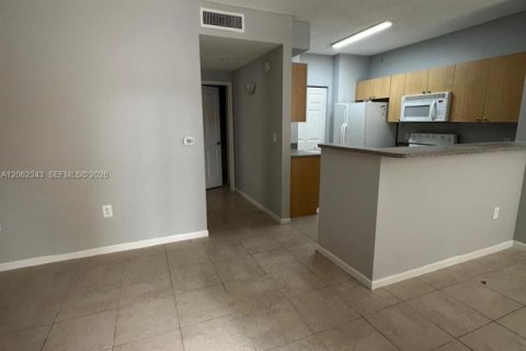 Copropriété à louer à Tamarac, Floride: 1 chambre, 64.2 m2 № 2270377 - photo 2