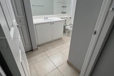Copropriété à louer à Tamarac, Floride: 1 chambre, 64.2 m2 № 2270377 - photo 7