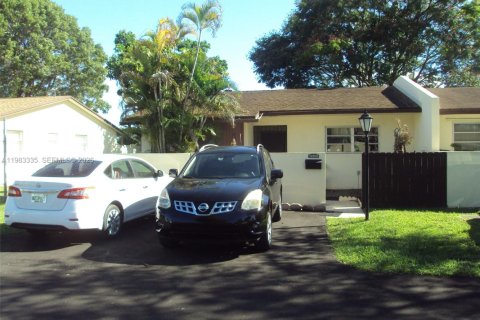 Дом в Майами, Флорида 3 спальни, 103.03м2 № 2048552