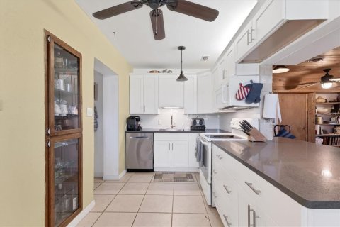 House in Port Charlotte, Florida 3 bedrooms, 135.27 sq.m. № 1571460 - photo 8