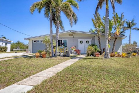 House in Port Charlotte, Florida 3 bedrooms, 135.27 sq.m. № 1571460 - photo 1