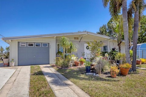 House in Port Charlotte, Florida 3 bedrooms, 135.27 sq.m. № 1571460 - photo 2