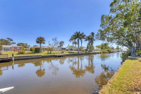 House in Port Charlotte, Florida 3 bedrooms, 135.27 sq.m. № 1571460 - photo 30