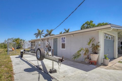 House in Port Charlotte, Florida 3 bedrooms, 135.27 sq.m. № 1571460 - photo 20