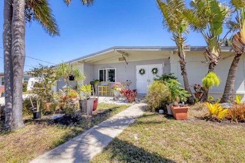 House in Port Charlotte, Florida 3 bedrooms, 135.27 sq.m. № 1571460 - photo 3