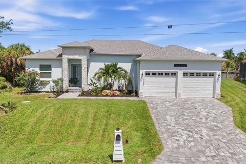 Casa en Port Charlotte, Florida 3 dormitorios, 160.54 m2 № 2370987