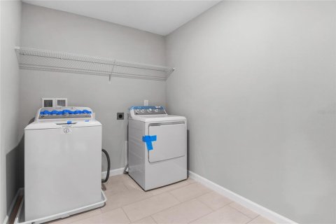 Casa en venta en Tavares, Florida, 5 dormitorios, 260.13 m2 № 1276899 - foto 9