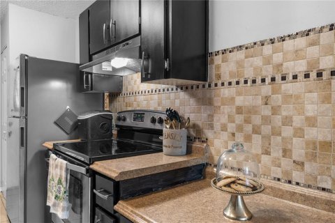Condo in Tavares, Florida, 3 bedrooms  № 1853659 - photo 9