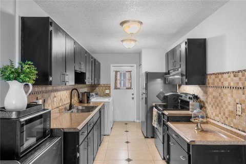 Condo in Tavares, Florida, 3 bedrooms  № 1853659 - photo 8