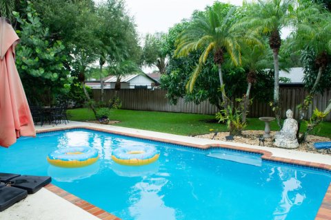 House in Homestead, Florida 3 bedrooms, 223.71 sq.m. № 2342952