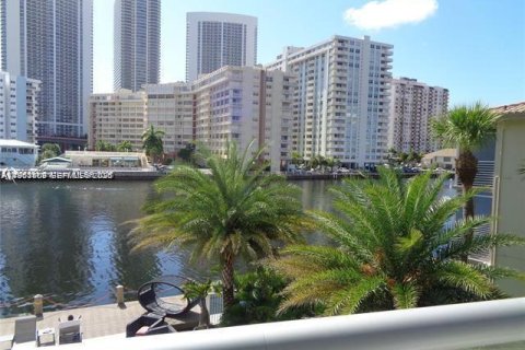 Copropriété à vendre à Hallandale Beach, Floride: 3 chambres, 161.37 m2 № 2081025 - photo 18