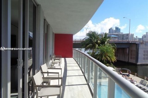 Copropriété à vendre à Hallandale Beach, Floride: 3 chambres, 161.37 m2 № 2081025 - photo 17