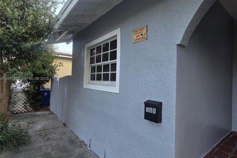 Снять в аренду виллу или дом в Майами, Флорида 2 спальни, 65.03м2, № 1986724 - фото 10