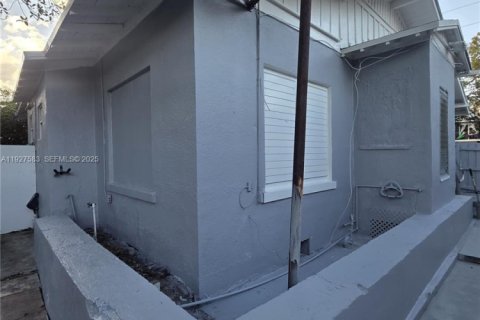 Снять в аренду виллу или дом в Майами, Флорида 2 спальни, 65.03м2, № 1986724 - фото 14