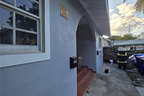 Снять в аренду виллу или дом в Майами, Флорида 2 спальни, 65.03м2, № 1986724 - фото 9