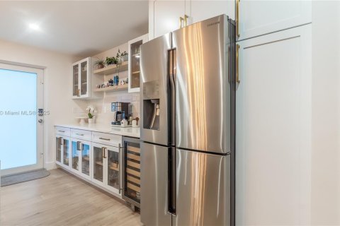 Casa en venta en Biscayne Park, Florida, 4 dormitorios, 84.73 m2 № 1945937 - foto 8