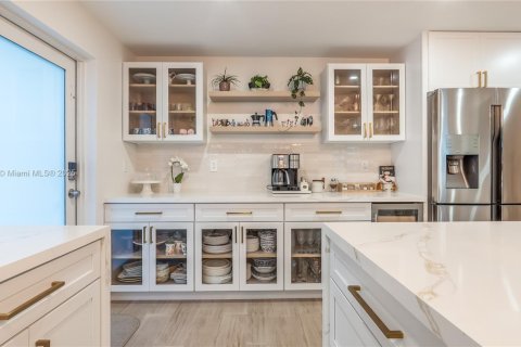Casa en venta en Biscayne Park, Florida, 4 dormitorios, 84.73 m2 № 1945937 - foto 7