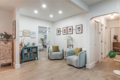 Casa en venta en Biscayne Park, Florida, 4 dormitorios, 84.73 m2 № 1945937 - foto 17