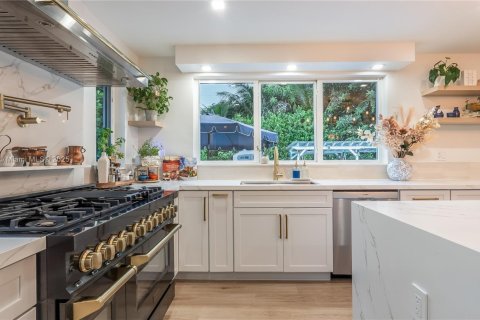 Casa en venta en Biscayne Park, Florida, 4 dormitorios, 84.73 m2 № 1945937 - foto 4