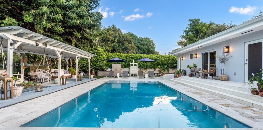 Casa en Biscayne Park, Florida 4 dormitorios, 84.73 m2 № 1945937