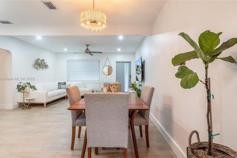 Casa en venta en Biscayne Park, Florida, 4 dormitorios, 84.73 m2 № 1945937 - foto 14