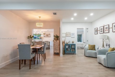 Casa en venta en Biscayne Park, Florida, 4 dormitorios, 84.73 m2 № 1945937 - foto 15
