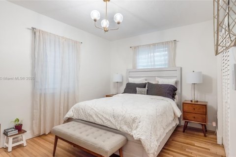 Casa en venta en Biscayne Park, Florida, 4 dormitorios, 84.73 m2 № 1945937 - foto 28