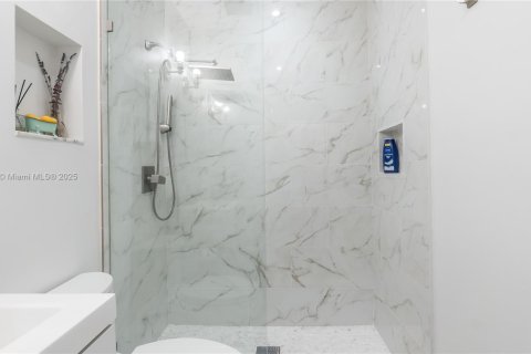 Casa en venta en Biscayne Park, Florida, 4 dormitorios, 84.73 m2 № 1945937 - foto 29