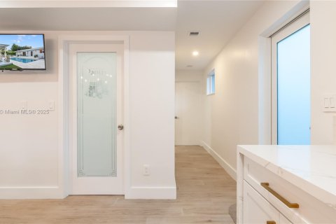 Casa en venta en Biscayne Park, Florida, 4 dormitorios, 84.73 m2 № 1945937 - foto 12