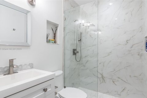 Casa en venta en Biscayne Park, Florida, 4 dormitorios, 84.73 m2 № 1945937 - foto 30