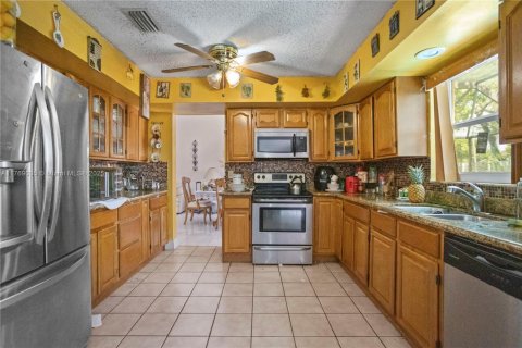 House in Miramar, Florida 4 bedrooms, 207.92 sq.m. № 1985647 - photo 24