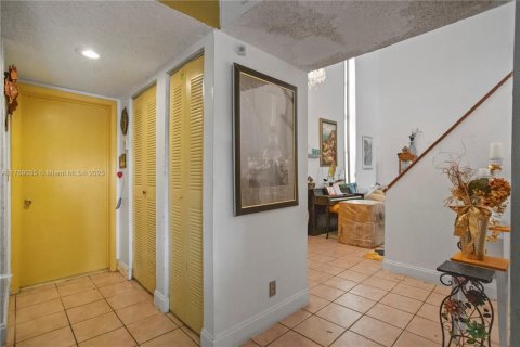 House in Miramar, Florida 4 bedrooms, 207.92 sq.m. № 1985647 - photo 19