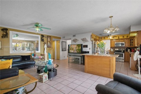 House in Miramar, Florida 4 bedrooms, 207.92 sq.m. № 1985647 - photo 21