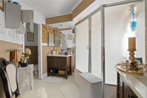 House in Miramar, Florida 4 bedrooms, 207.92 sq.m. № 1985647 - photo 9