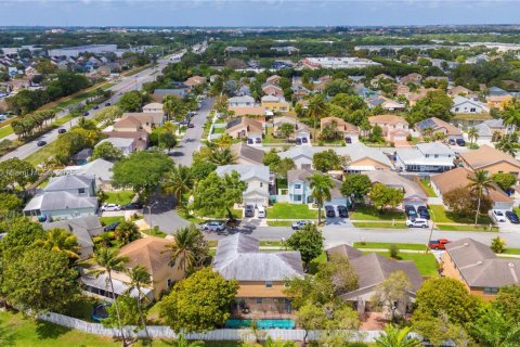 House in Miramar, Florida 4 bedrooms, 207.92 sq.m. № 1985647 - photo 5