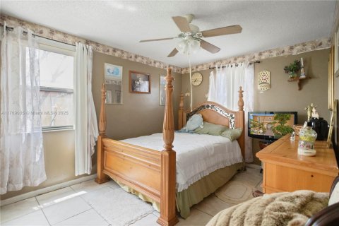 House in Miramar, Florida 4 bedrooms, 207.92 sq.m. № 1985647 - photo 14