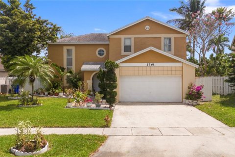 House in Miramar, Florida 4 bedrooms, 207.92 sq.m. № 1985647 - photo 1