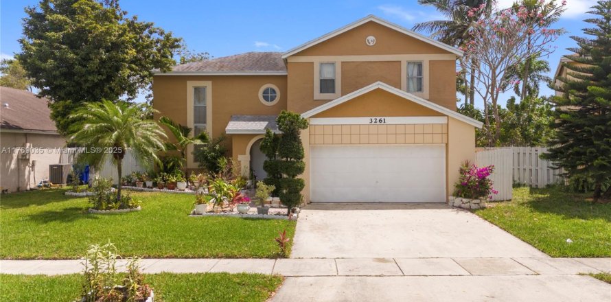 House in Miramar, Florida 4 bedrooms, 207.92 sq.m. № 1985647